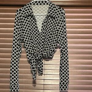 Black and white patterned polyester mix blouse. Wear 2-Ways.